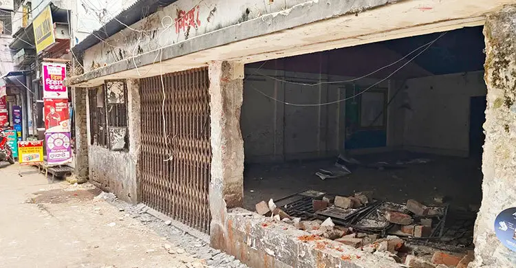 ময়মনসিংহে আ.লীগের কার্যালয়ে ভাঙচুর, ‘পাবলিক টয়লেট’ ঘোষণা—নেপথ্যে কী