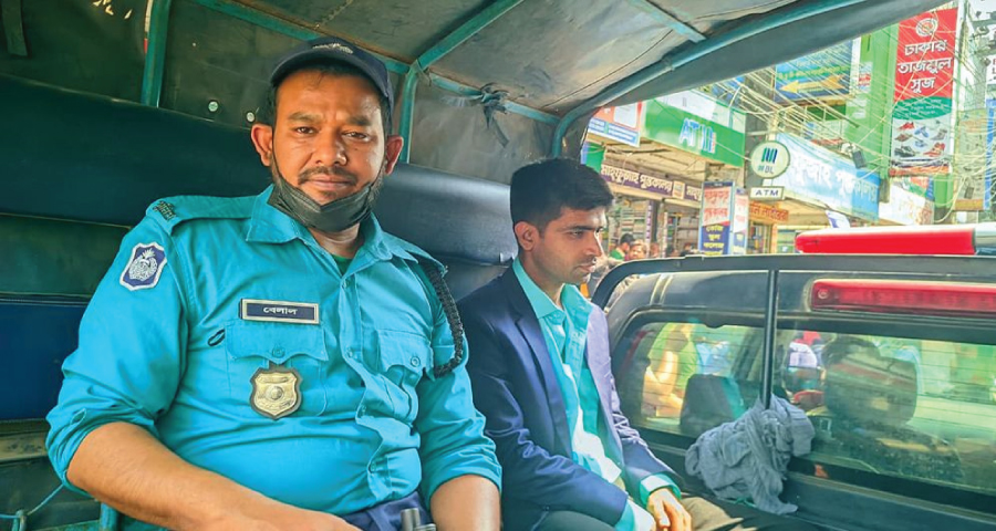 প্রেমিকার কাছে এএসপি পরিচয়, ভুয়া আইডি বানাতে গিয়ে ধরা—রংপুরে রাজমিস্ত্রির প্রতারণা