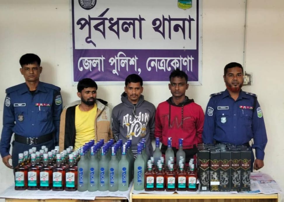 ভারতীয় মদের বড় চালান জব্দ, সীমান্ত এলাকা থেকে আটক তিন চোরাকারবারি