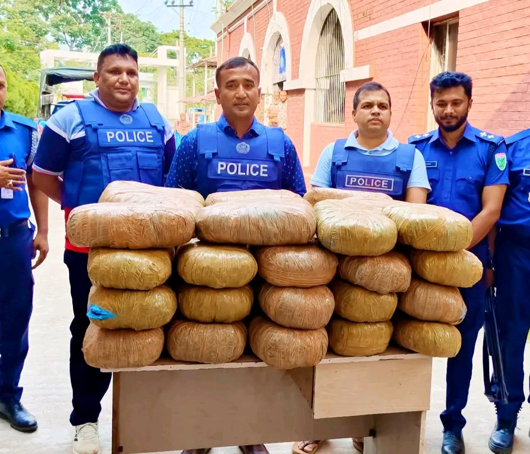 খাগডহরে পুলিশের অভিযান: বস্তাবন্দি ২ মন গাঁজা উদ্ধার